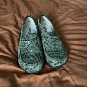 Alegría Taylor Pro Glossy Olive Snake Loafer